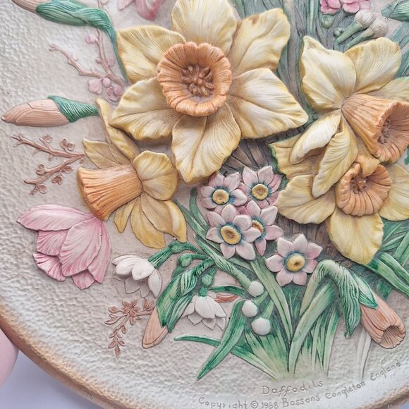 VINTAGE 1950'S BOSSONS ENGLAND HAND PAINTED CHALKWARE WALL PLATE 3D DAFFODILS - Picture 6 of 11